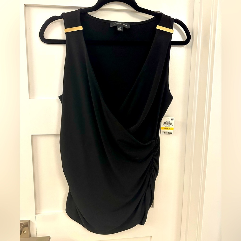 ⚡️2/$30⚡️ V-neck low cut top